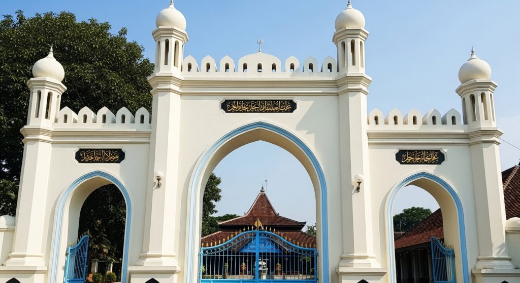 gerbang masjid kolonial 1024x559 - ide desain gerbang masjid